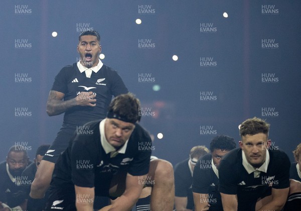 221125 - Wales v New Zealand All Blacks - Quilter Nations Series - All Blacks perform the haka