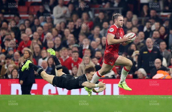 221125 - Wales v New Zealand All Blacks - Quilter Nations Series - Max Llewellyn of Wales makes a break