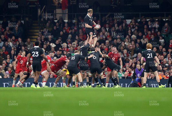 221125 - Wales v New Zealand All Blacks - Quilter Nations Series - Fabian Holland of New Zealand wins the line out