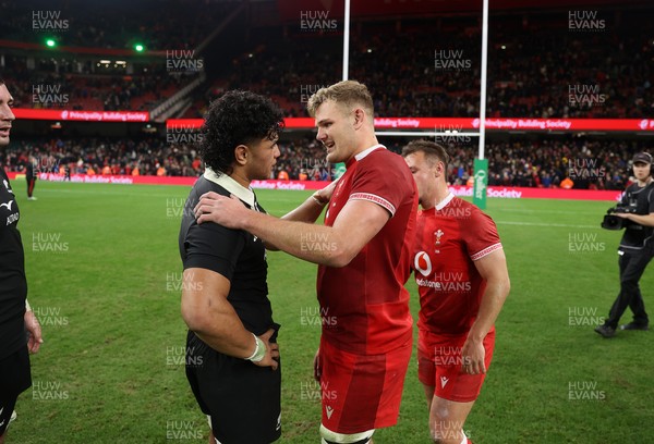221125 - Wales v New Zealand All Blacks - Quilter Nations Series - Taine Plumtree of Wales shakes hands with Wallace Sititi of New Zealand 