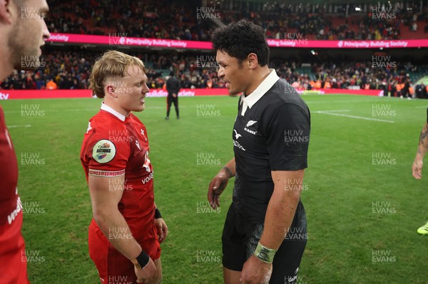 221125 - Wales v New Zealand All Blacks - Quilter Nations Series - Blair Murray of Wales shakes hands with the opposition at full time