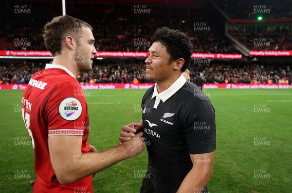 221125 - Wales v New Zealand All Blacks - Quilter Nations Series - Max Llewellyn of Wales shakes hands with the opposition at full time