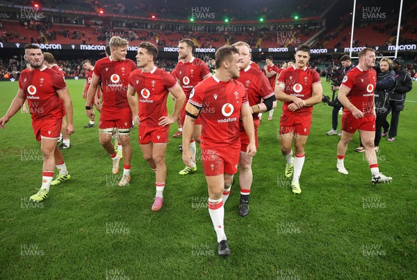 221125 - Wales v New Zealand All Blacks - Quilter Nations Series - Wales thank the fans at full time