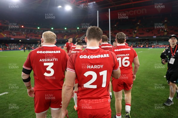 221125 - Wales v New Zealand All Blacks - Quilter Nations Series - Wales thank the fans at full time