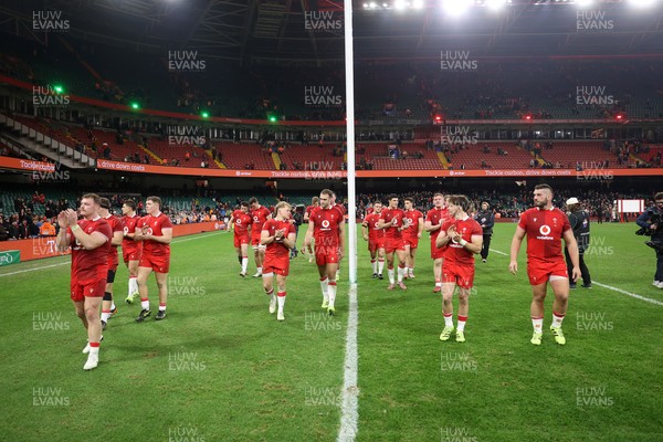 221125 - Wales v New Zealand All Blacks - Quilter Nations Series - Wales thank the fans at full time
