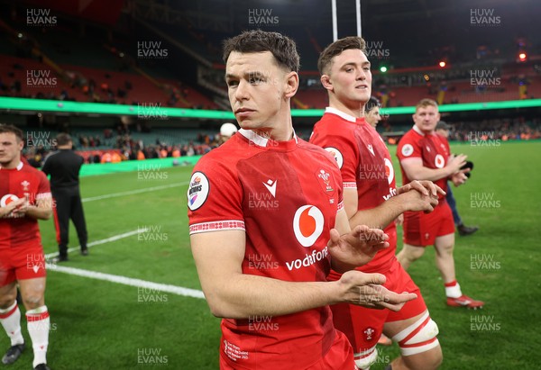 221125 - Wales v New Zealand All Blacks - Quilter Nations Series - Tom Rogers of Wales thanks the fans at full time