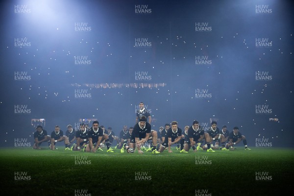 221125 - Wales v New Zealand All Blacks - Quilter Nations Series - New Zealand perform the haka