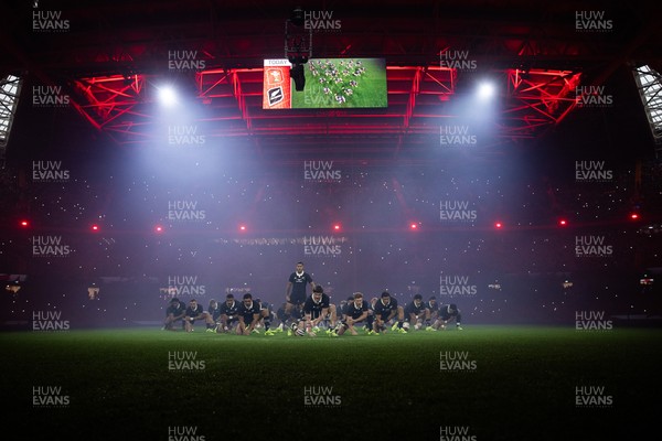 221125 - Wales v New Zealand All Blacks - Quilter Nations Series - New Zealand perform the haka