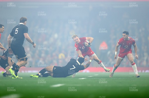 221125 - Wales v New Zealand All Blacks - Quilter Nations Series - Blair Murray of Wales is tackled by Du�Plessis Kirifi of New Zealand 