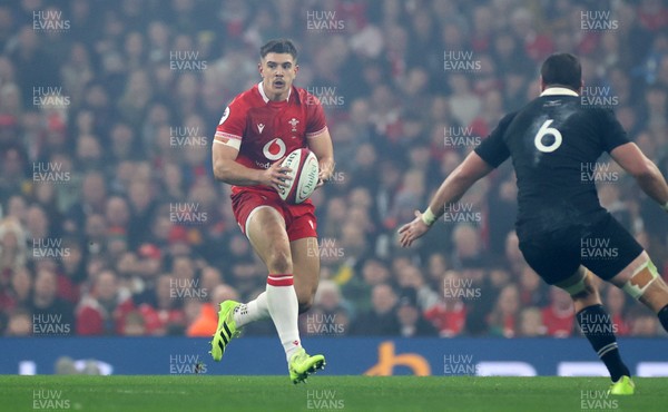 221125 - Wales v New Zealand All Blacks - Quilter Nations Series - Joe Hawkins of Wales 