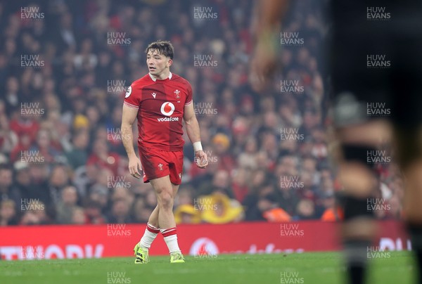 221125 - Wales v New Zealand All Blacks - Quilter Nations Series - Dan Edwards of Wales 