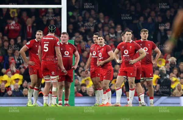 221125 - Wales v New Zealand All Blacks - Quilter Nations Series - Wales look on