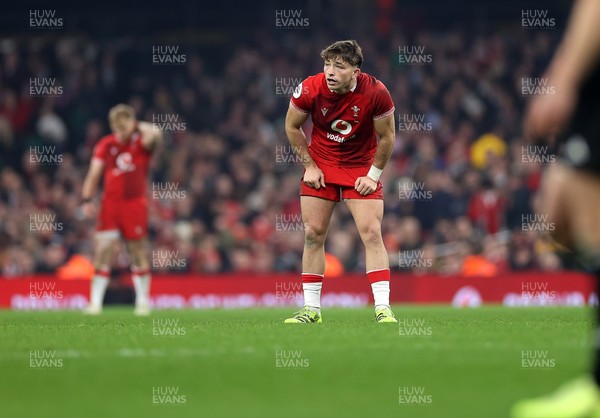 221125 - Wales v New Zealand All Blacks - Quilter Nations Series - Dan Edwards of Wales 