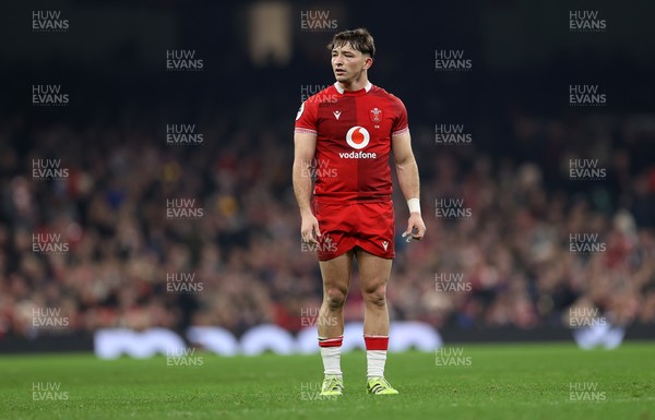 221125 - Wales v New Zealand All Blacks - Quilter Nations Series - Dan Edwards of Wales 