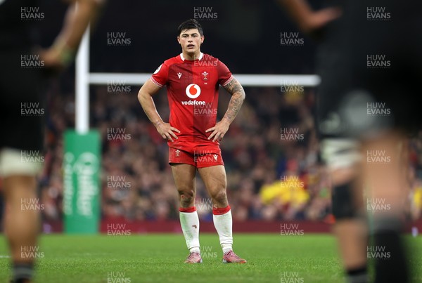 221125 - Wales v New Zealand All Blacks - Quilter Nations Series - Louis Rees-Zammit of Wales 