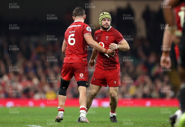 221125 - Wales v New Zealand All Blacks - Quilter Nations Series - Alex Mann and Harri Deaves of Wales 