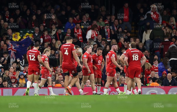 221125 - Wales v New Zealand All Blacks - Quilter Nations Series - Wales under the posts