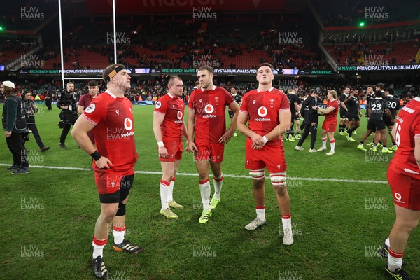221125 - Wales v New Zealand All Blacks - Quilter Nations Series - Morgan Morse, Nick Tompkins, Max Llewellyn and Freddie Thomas of Wales 