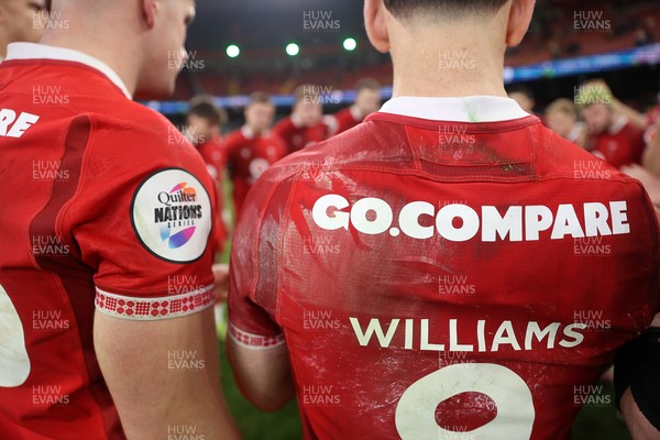 221125 - Wales v New Zealand All Blacks - Quilter Nations Series - Wales team huddle