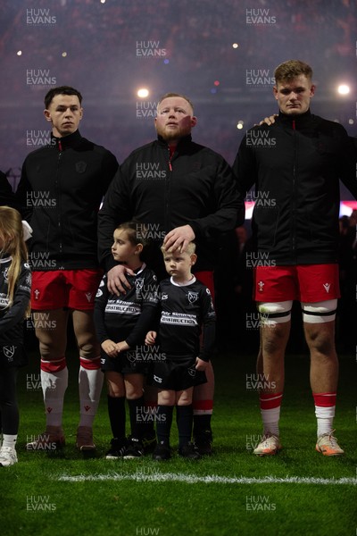221125 - Wales v New Zealand All Blacks - Quilter Nations Series - Keiron Assiratti of Wales with his children during the anthem