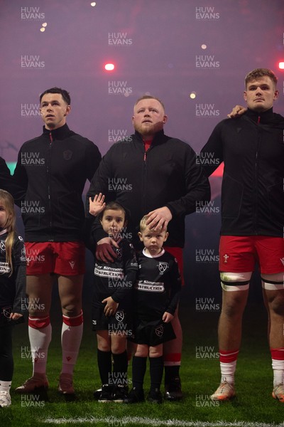 221125 - Wales v New Zealand All Blacks - Quilter Nations Series - Keiron Assiratti of Wales with his children during the anthem