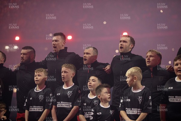 221125 - Wales v New Zealand All Blacks - Quilter Nations Series - Gareth Thomas, Adam Beard, Nick Tompkin, Max Llewellyn and Blair Murray of Wales during the anthem