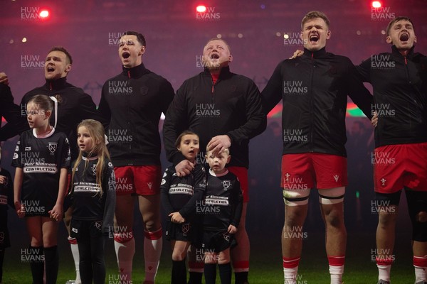 221125 - Wales v New Zealand All Blacks - Quilter Nations Series - Keiron Assiratti of Wales with his children during the anthem