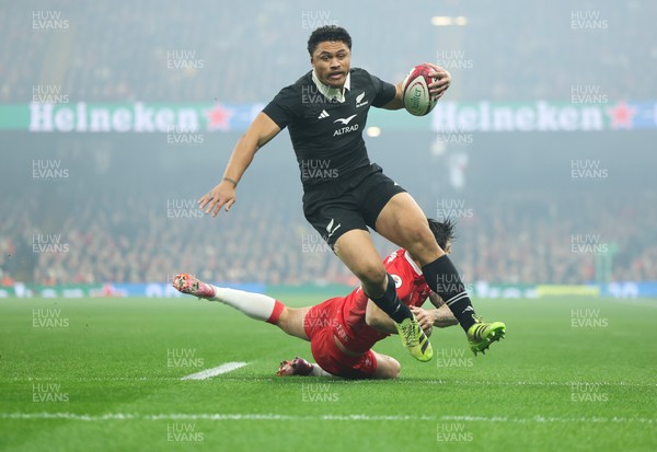 221125 - Wales v New Zealand, Quilter Nations Series - Caleb Clarke of New Zealand  races in to score the opening try