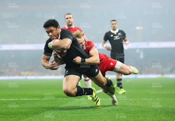 221125 - Wales v New Zealand, Quilter Nations Series - Caleb Clarke of New Zealand  races in to score the opening try