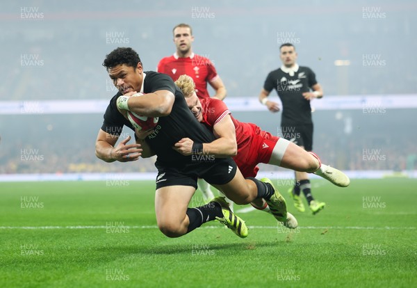 221125 - Wales v New Zealand, Quilter Nations Series - Caleb Clarke of New Zealand  races in to score the opening try