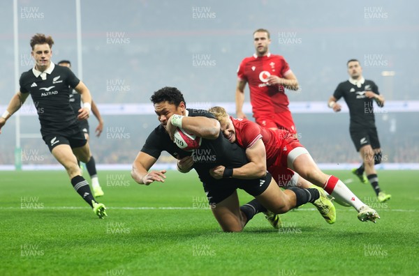 221125 - Wales v New Zealand, Quilter Nations Series - Caleb Clarke of New Zealand  races in to score the opening try