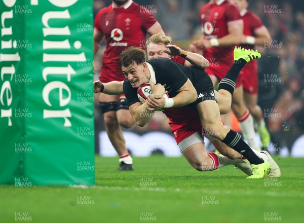 221125 - Wales v New Zealand, Quilter Nations Series - Ruben Love of New Zealand dives in to score try