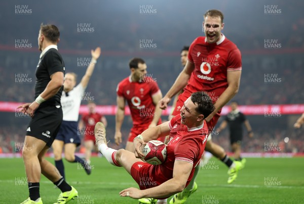 221125 - Wales v New Zealand, Quilter Nations Series - Tom Rogers of Wales celebrates after scoring try