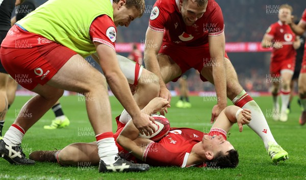 221125 - Wales v New Zealand, Quilter Nations Series - Tom Rogers of Wales celebrates after scoring try