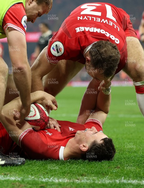 221125 - Wales v New Zealand, Quilter Nations Series - Tom Rogers of Wales celebrates after scoring try