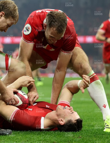 221125 - Wales v New Zealand, Quilter Nations Series - Tom Rogers of Wales celebrates after scoring try