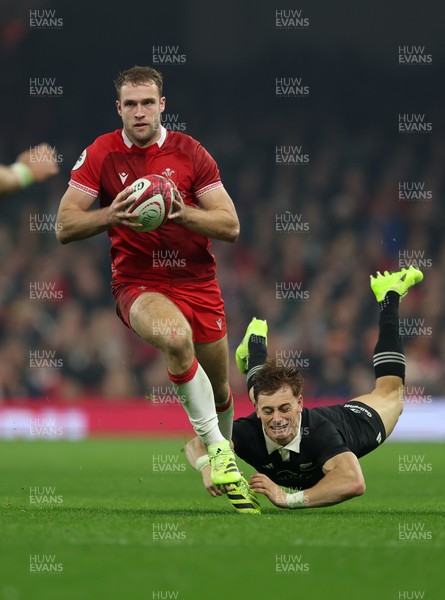 221125 - Wales v New Zealand, Quilter Nations Series - Max Llewellyn of Wales charges forward