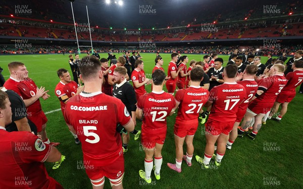 221125 - Wales v New Zealand, Quilter Nations Series - The Wales team applaud the New Zealand All Blacks off the pitch at the end of the match
