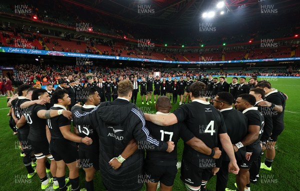 221125 - Wales v New Zealand, Quilter Nations Series - The New Zealand All Blacks huddle up at the end of the match