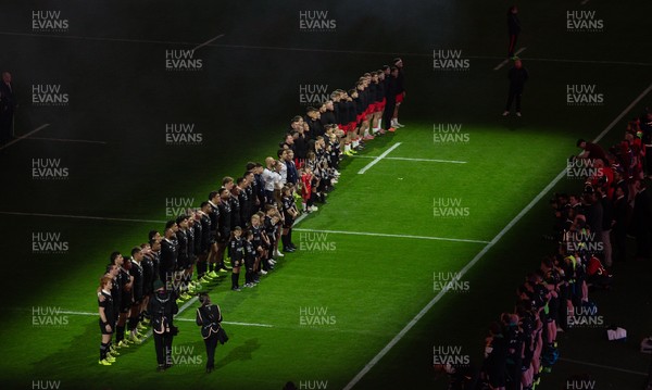 221125 - Wales v New Zealand, Quilter Nations Series - The teams line up for the anthems ahead of the match