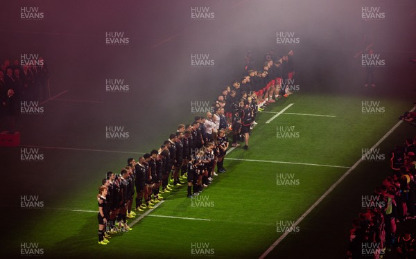 221125 - Wales v New Zealand, Quilter Nations Series - The teams line up for the anthems ahead of the match