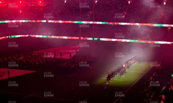 221125 - Wales v New Zealand, Quilter Nations Series - The teams line up for the anthems ahead of the match