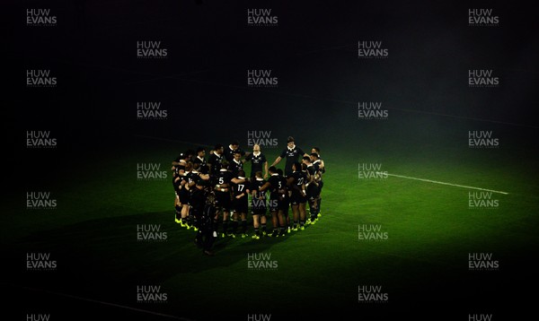 221125 - Wales v New Zealand, Quilter Nations Series - The New Zealand All Blacks perform the Haka