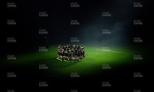 221125 - Wales v New Zealand, Quilter Nations Series - The New Zealand All Blacks perform the Haka