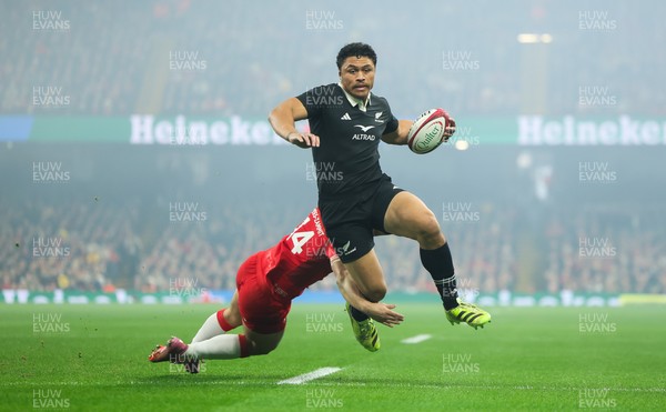 221125 - Wales v New Zealand, Quilter Nations Series - Caleb Clarke of New Zealand races in to score try