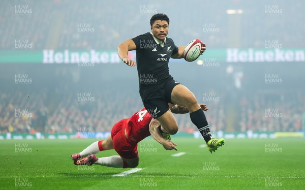 221125 - Wales v New Zealand, Quilter Nations Series - Caleb Clarke of New Zealand races in to score try