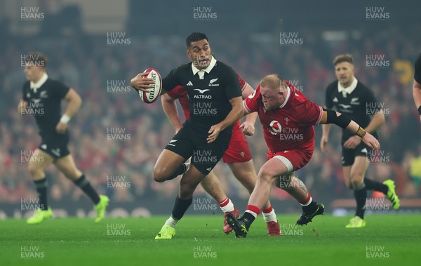 221125 - Wales v New Zealand, Quilter Nations Series - Rieko Ioane of New Zealand  tries to break away from Keiron Assiratti of Wales