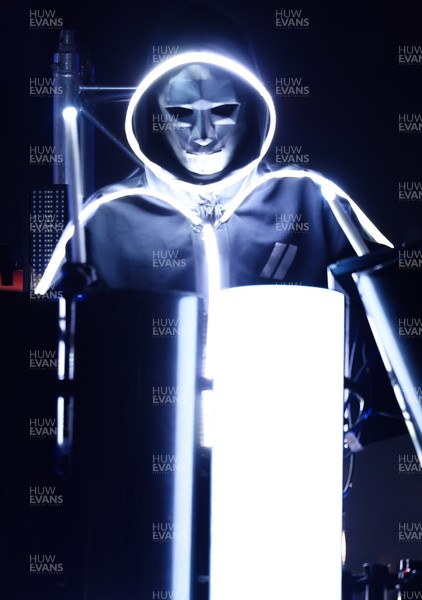 221125 - Wales v New Zealand, Quilter Nations Series -The Stickmen Project perform at half time