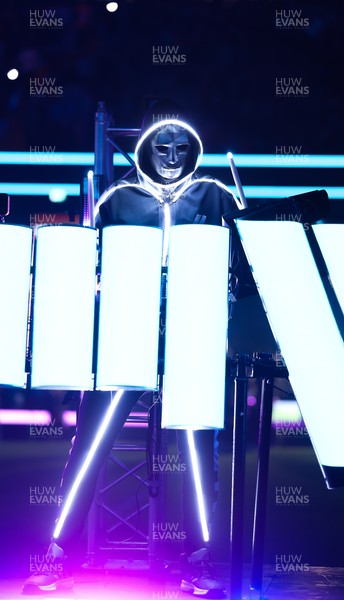 221125 - Wales v New Zealand, Quilter Nations Series -The Stickmen Project perform at half time