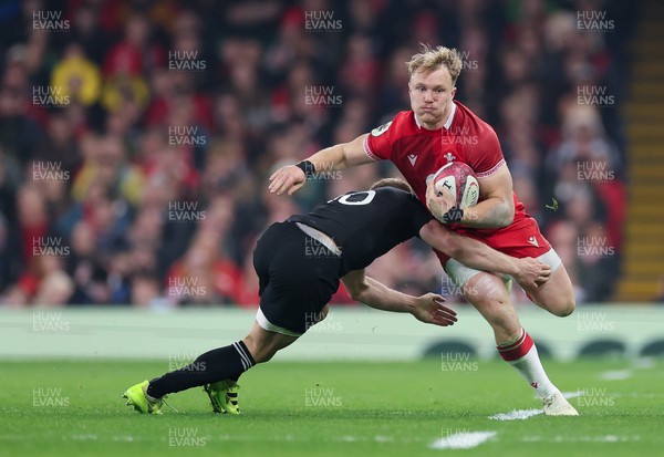 221125 - Wales v New Zealand, Quilter Nations Series -Blair Murray of Wales takes on Damian McKenzie of New Zealand  